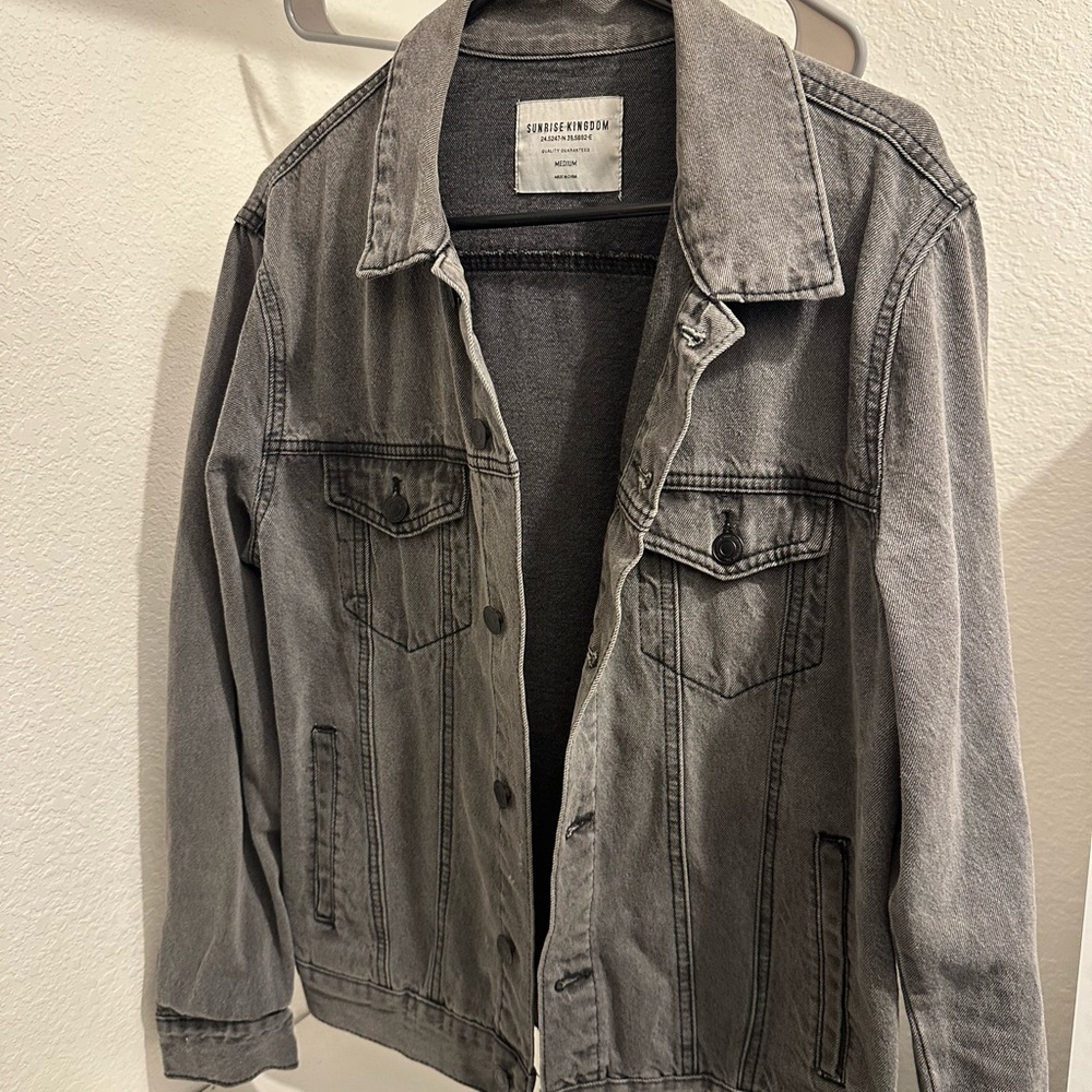 Gray Lightweight Shirt Jacket with Classic Styling